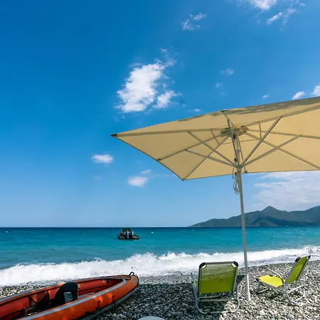Beachfront Evgenia Villa Leonídion