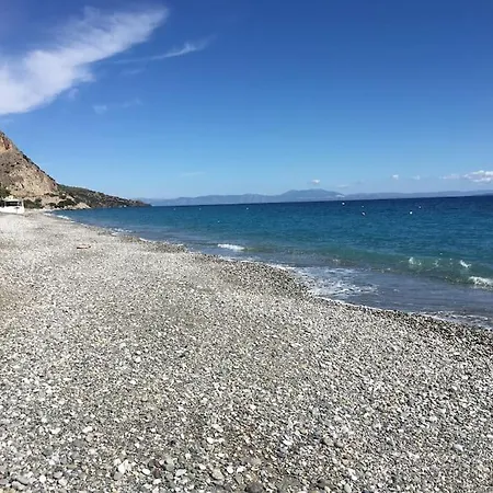 Vila Beachfront Evgenia Leonídion