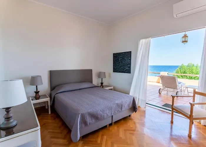 Beachfront Evgenia Villa Leonídion